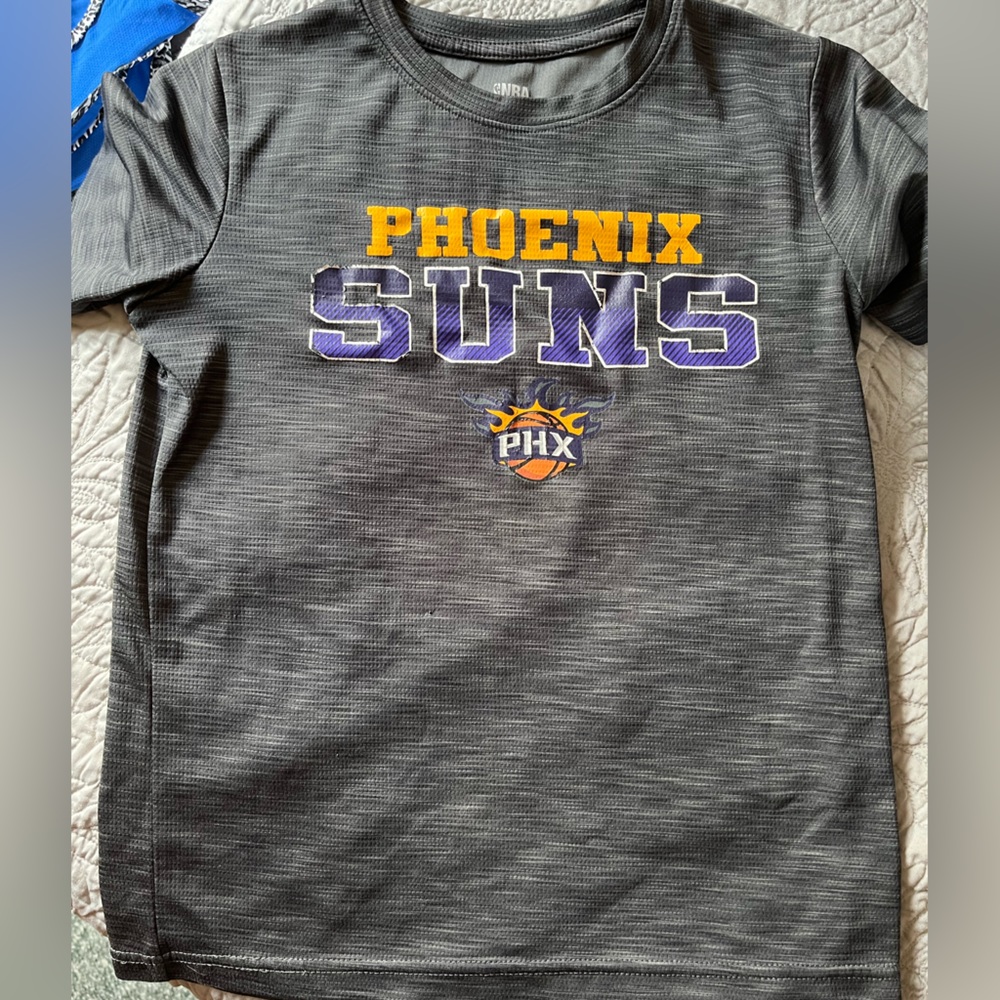 Boys Phoenix suns basketball T-shirt - size large